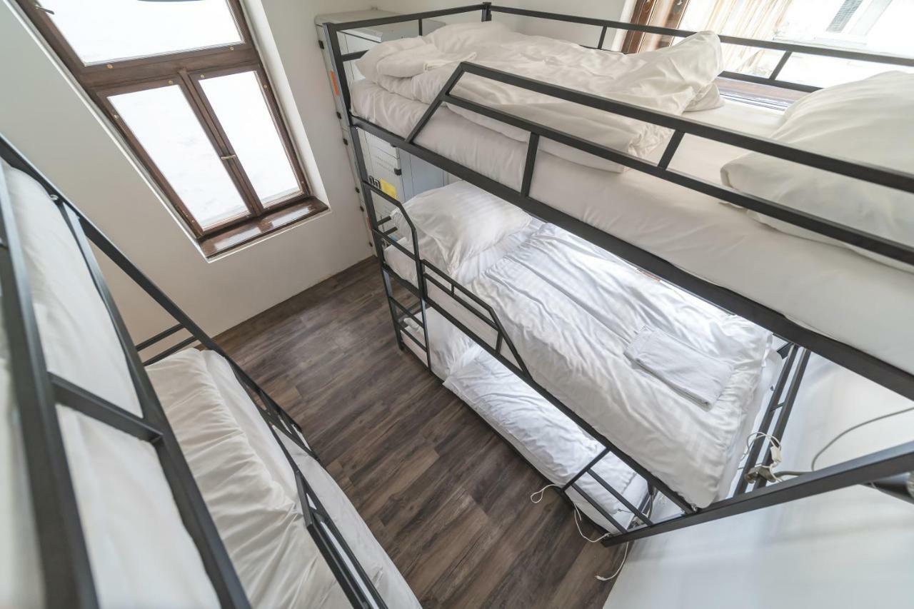 Bed 6-Bed Mixed Dormitory Room