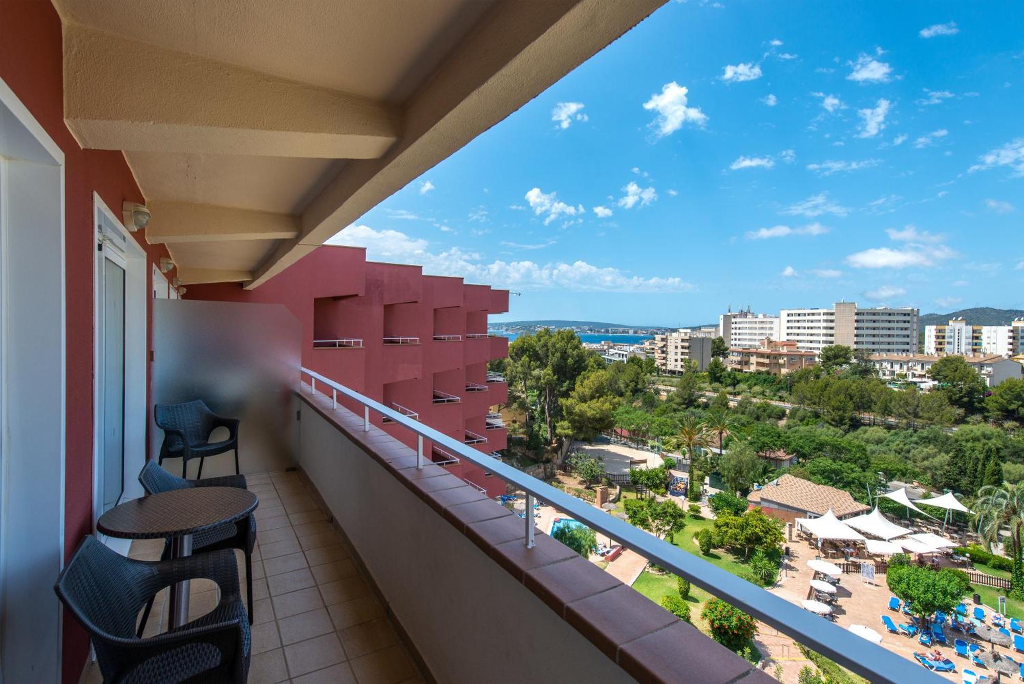Triple Deluxe Room Spa Access