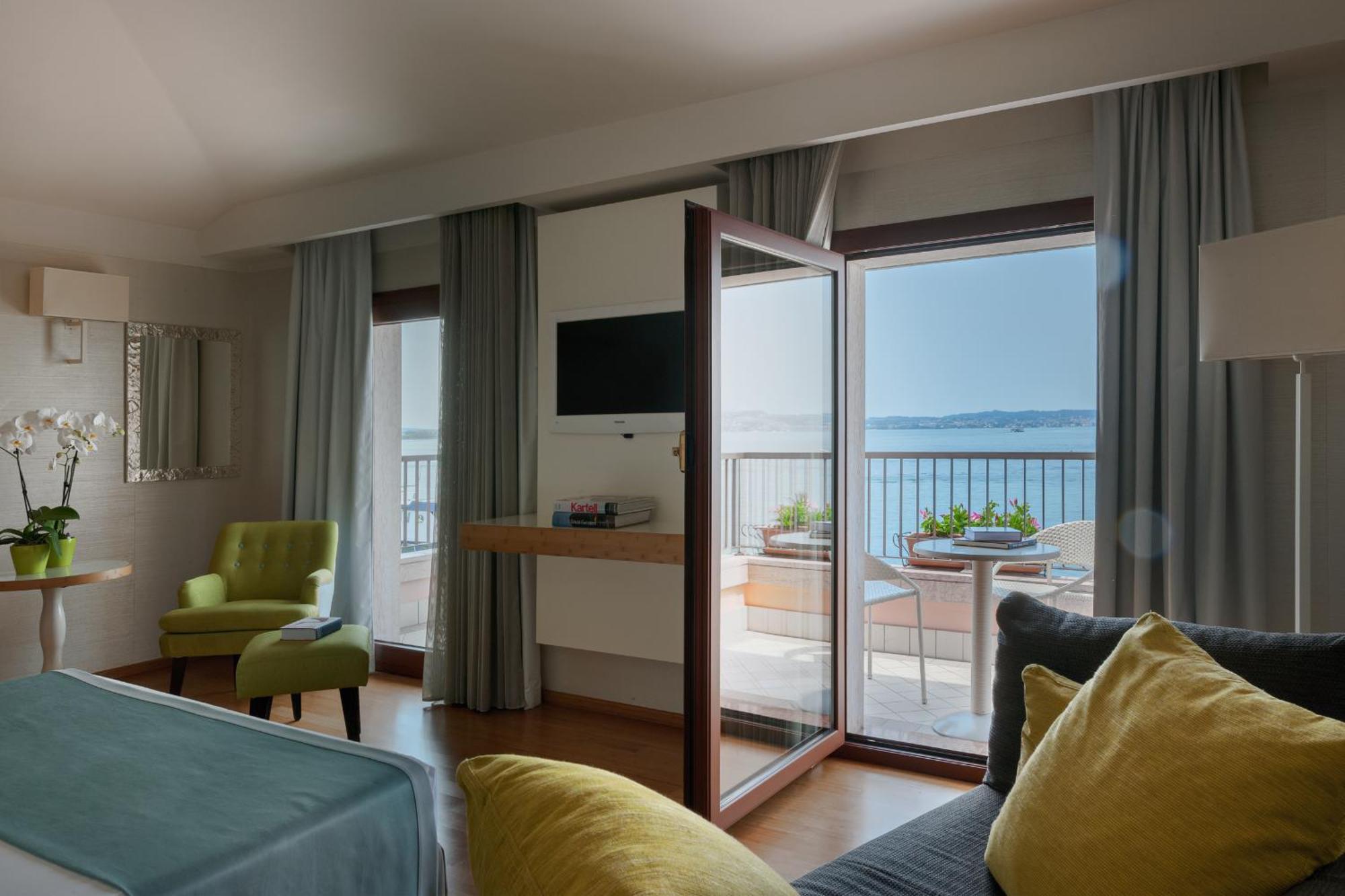 King Room Prestige Lake View