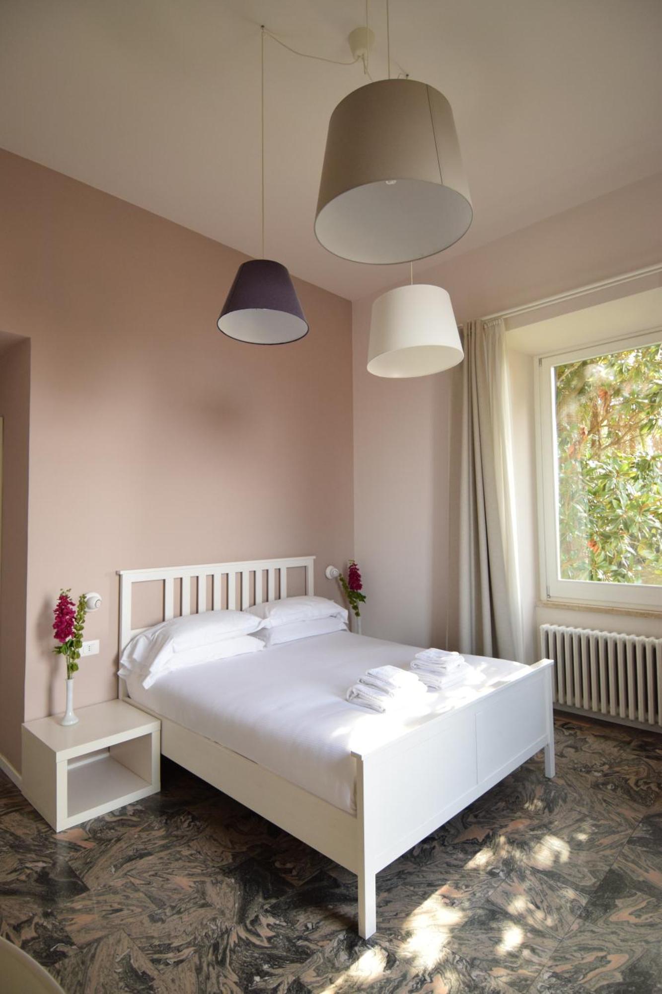 Queen Room Garden View