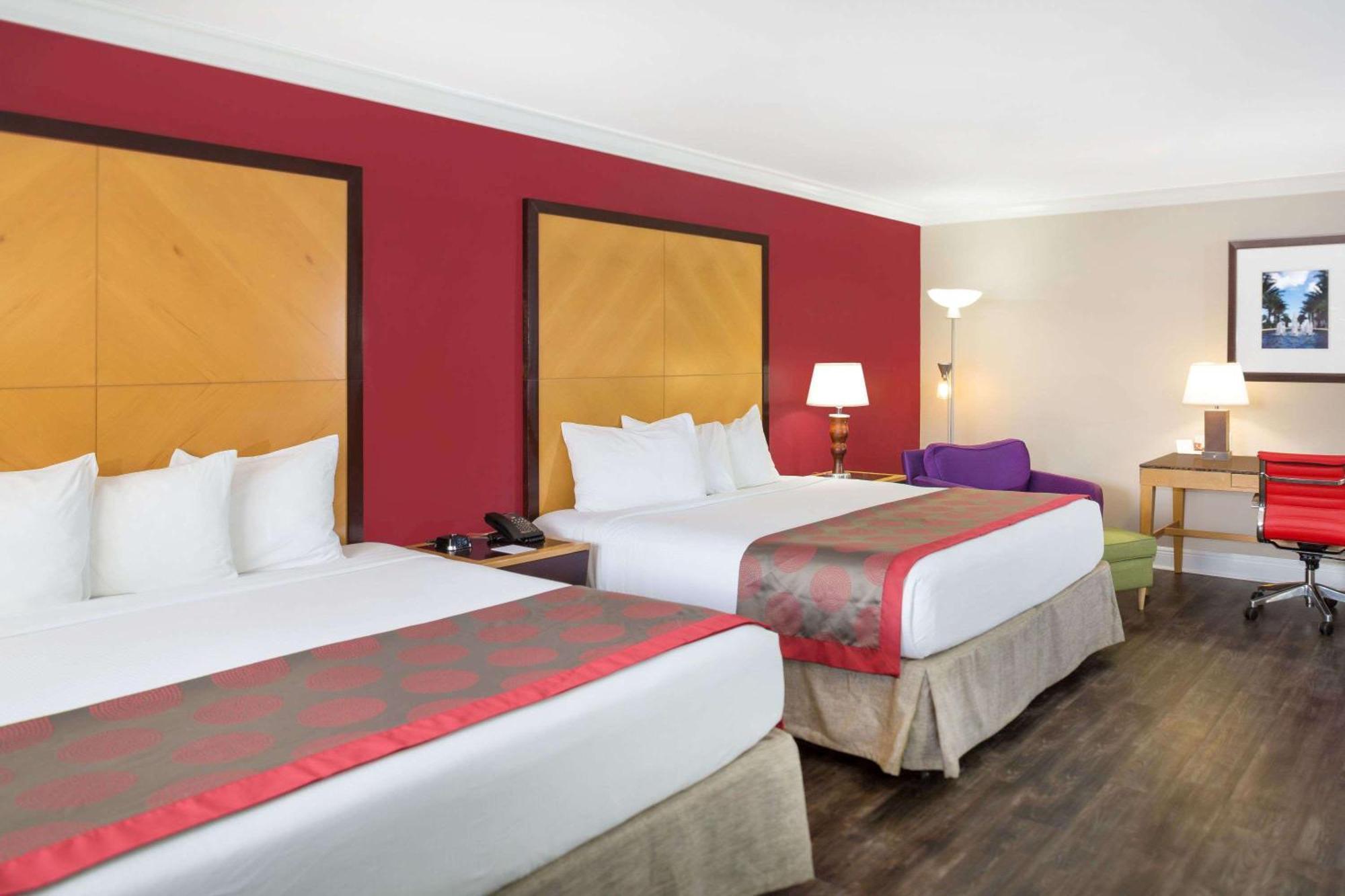 Quarto King Deluxe com Vista Piscina - Não Fumador