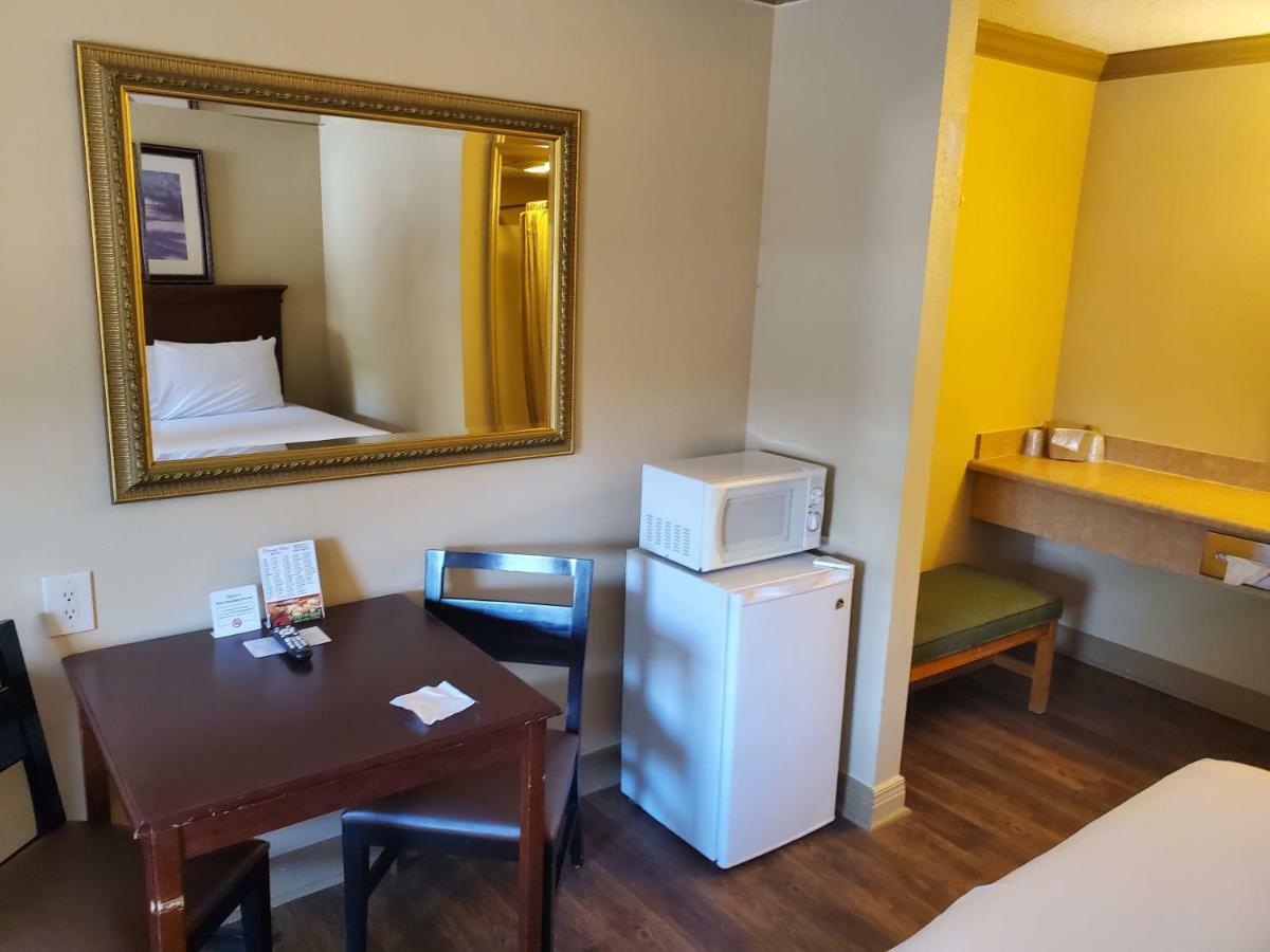 Standard Queen Room