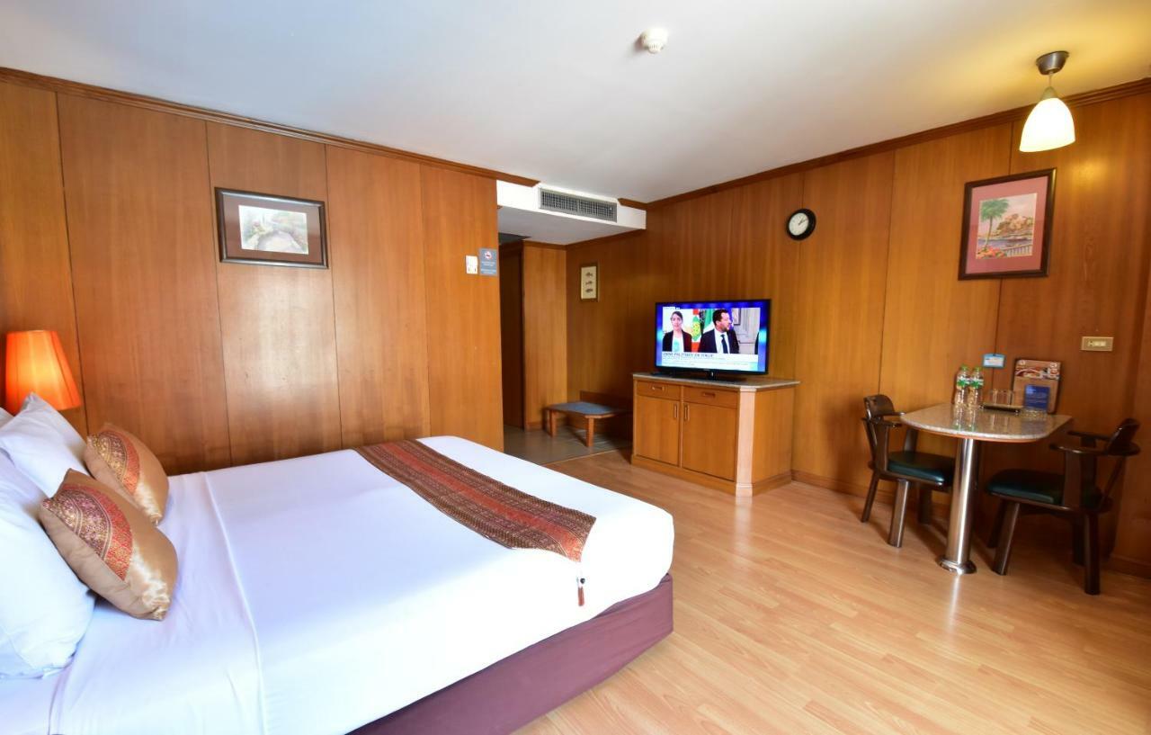 Standard Queen Room