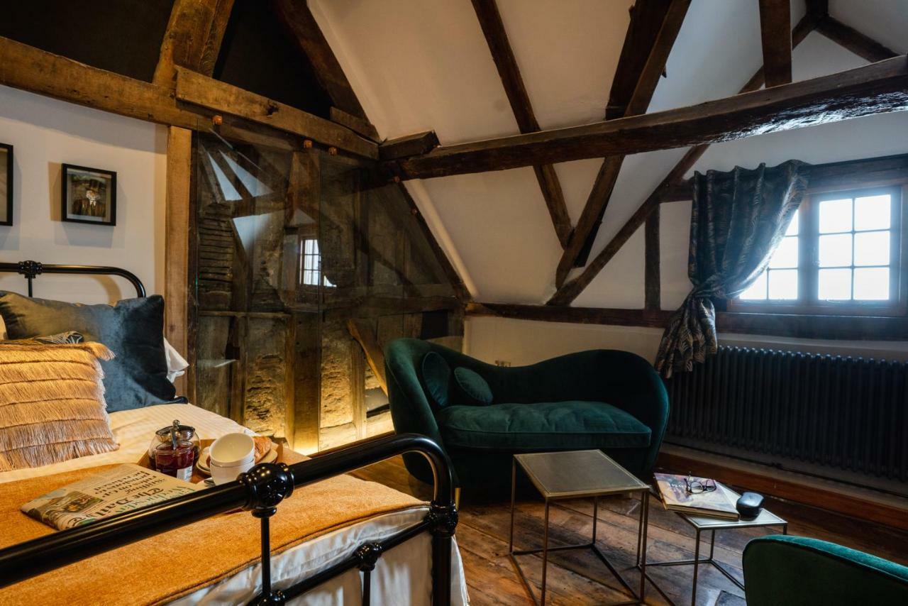 Deluxe Studio