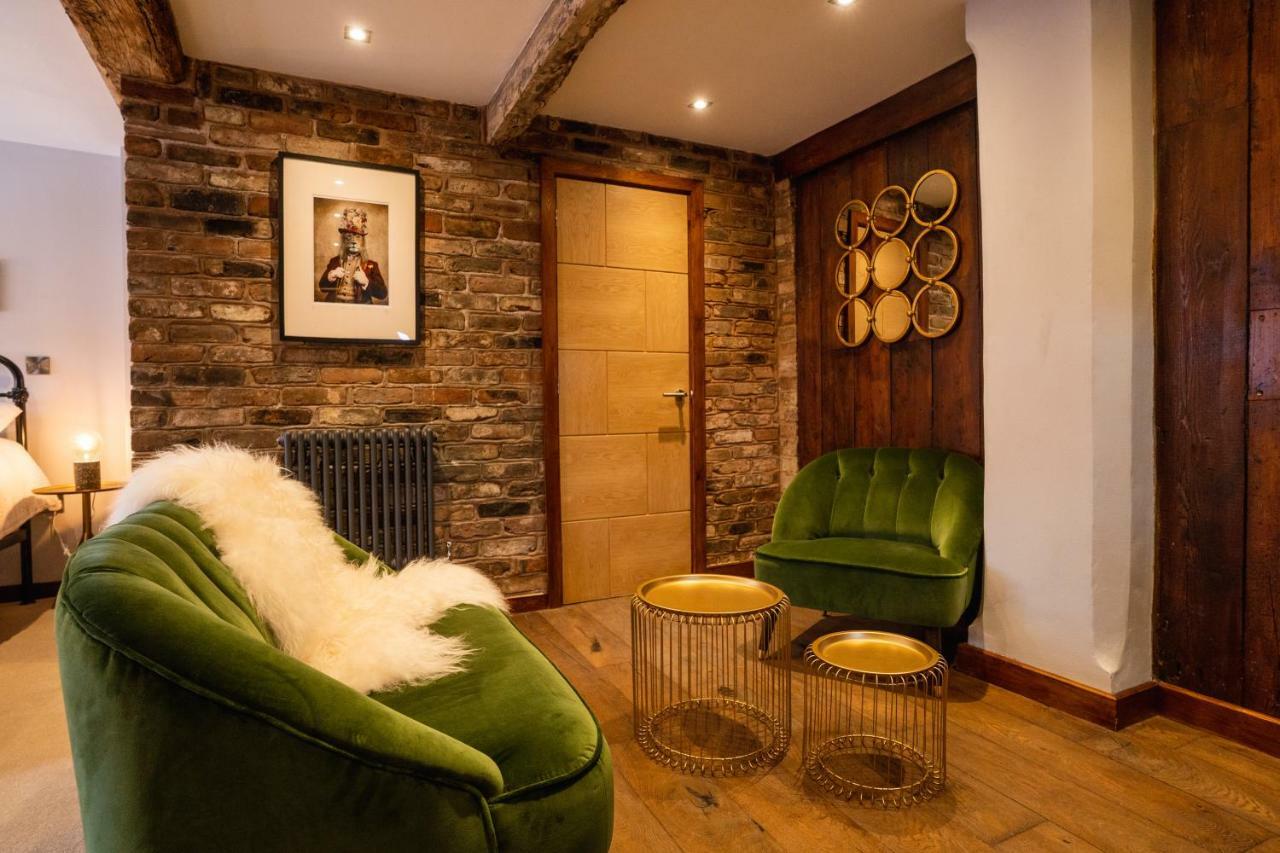 Deluxe Studio