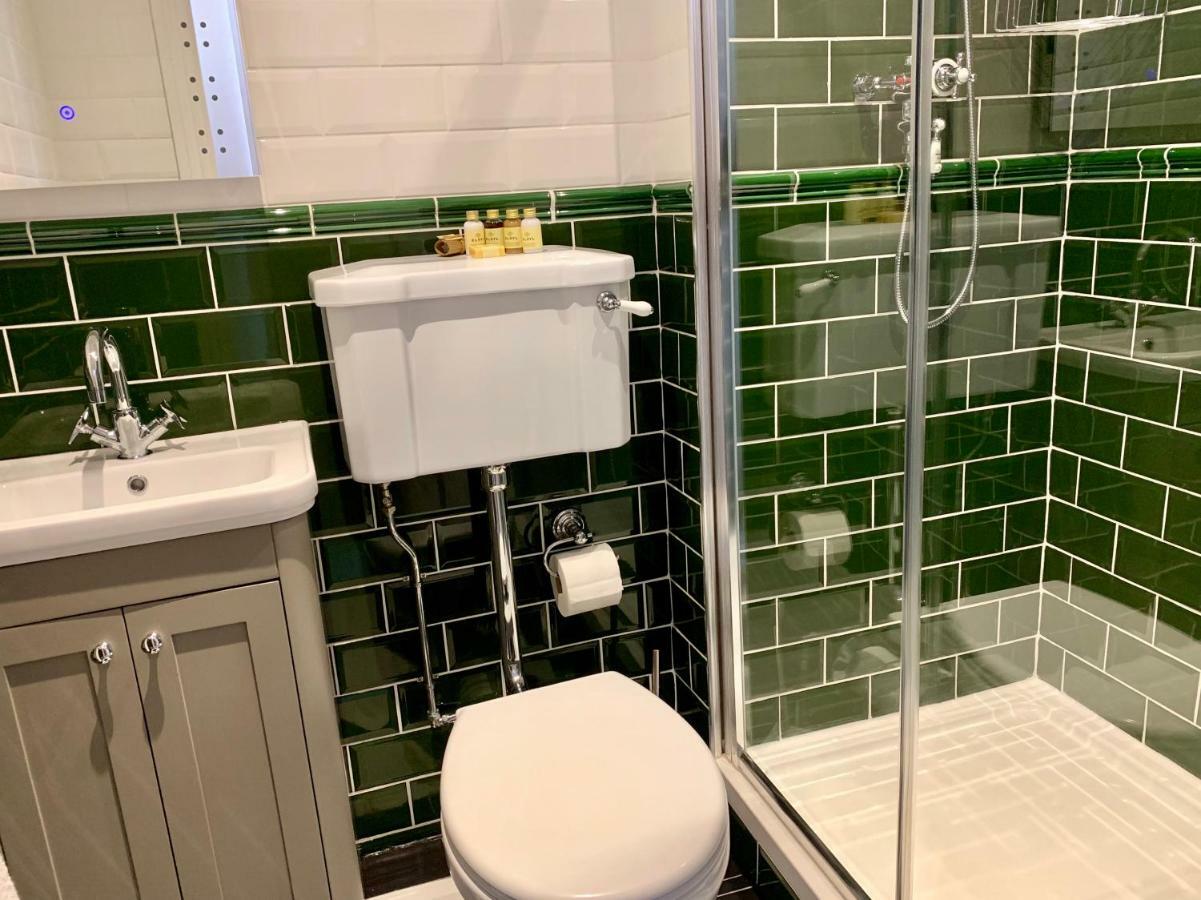 Twin Room Shower