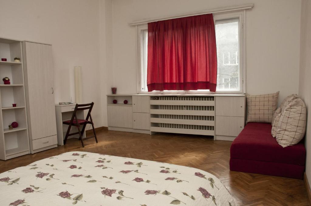 Single Bed Mixed Dormitory Room