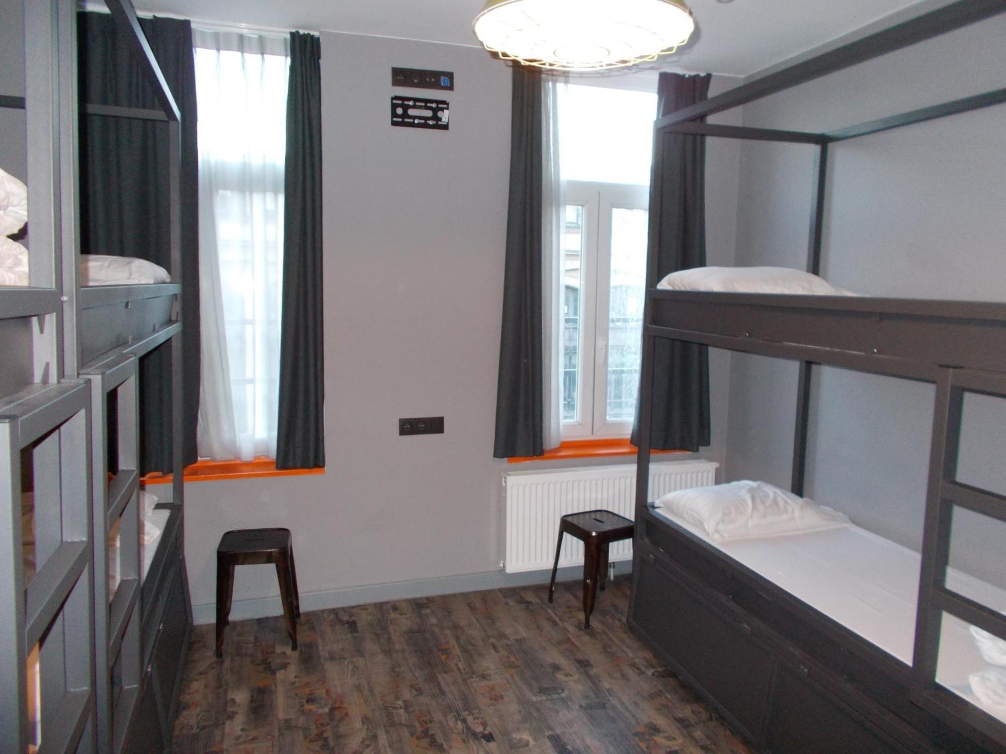 Bed 8-Bed Mixed Dormitory Room