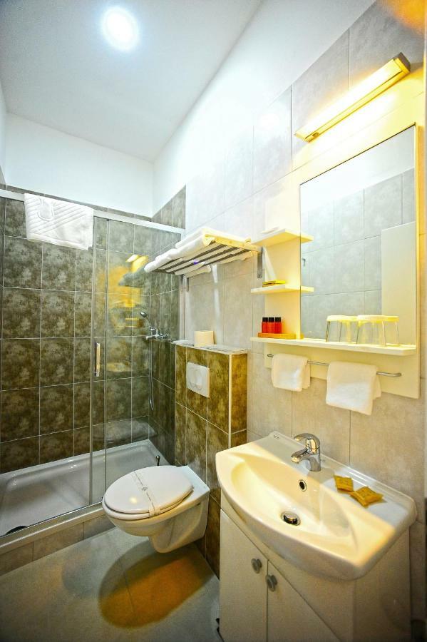 Double Room Private Bathroom