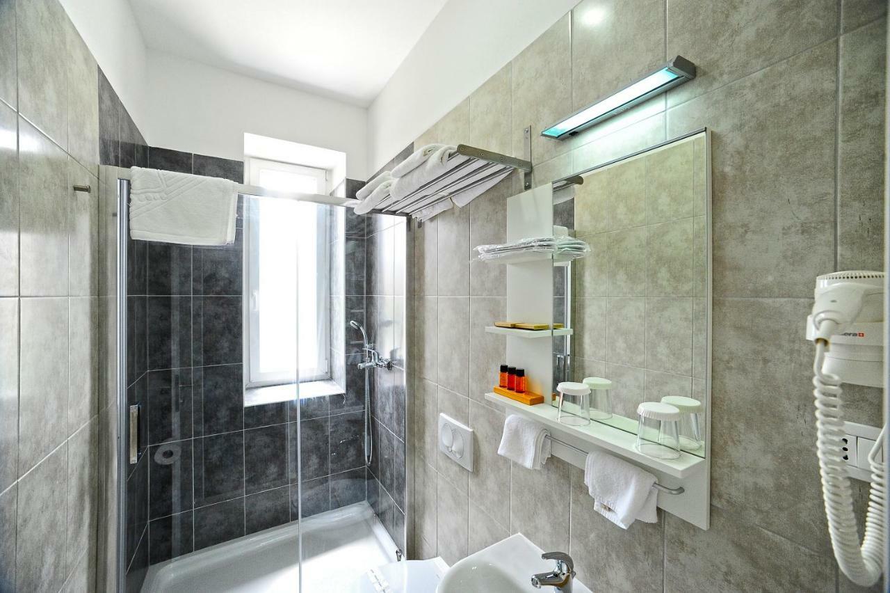 Twin Room Private Bathroom