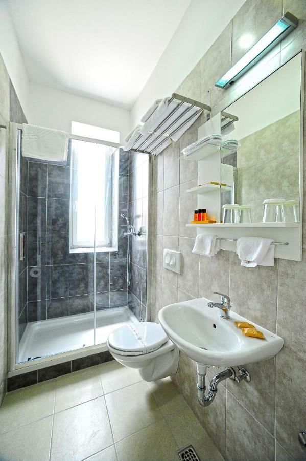 Twin Room Private Bathroom