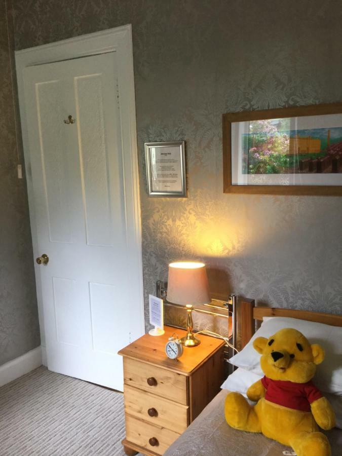 Single Room Mountain View ADJACENT private shower or toilet