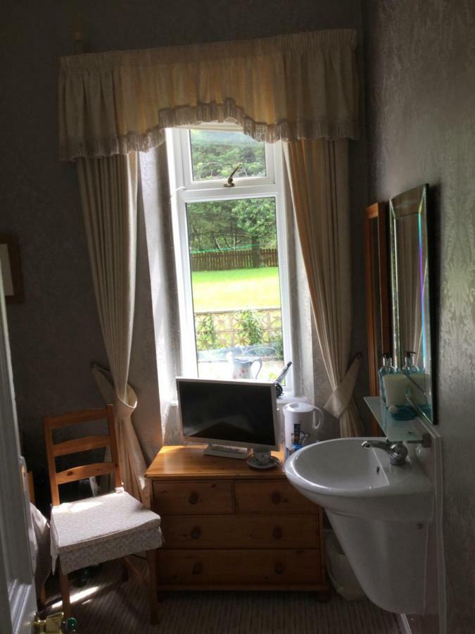 Single Room Mountain View ADJACENT private shower or toilet
