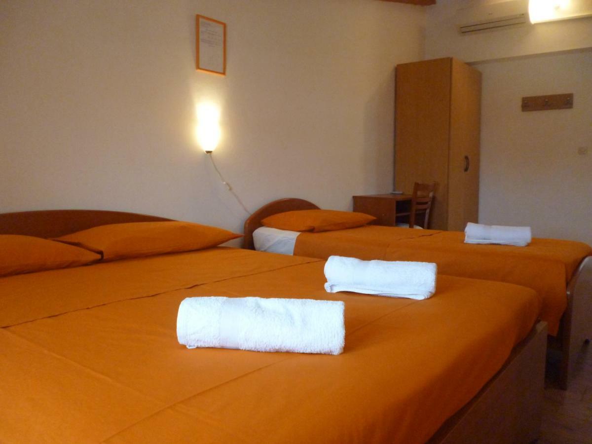 Habitación Triple Confort con ducha