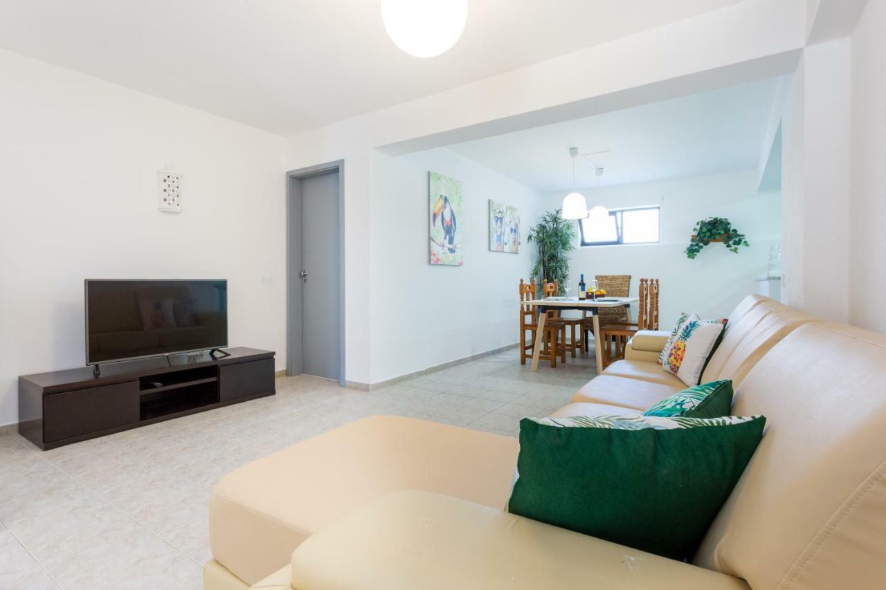Habitación compartida femenina de 4 camas