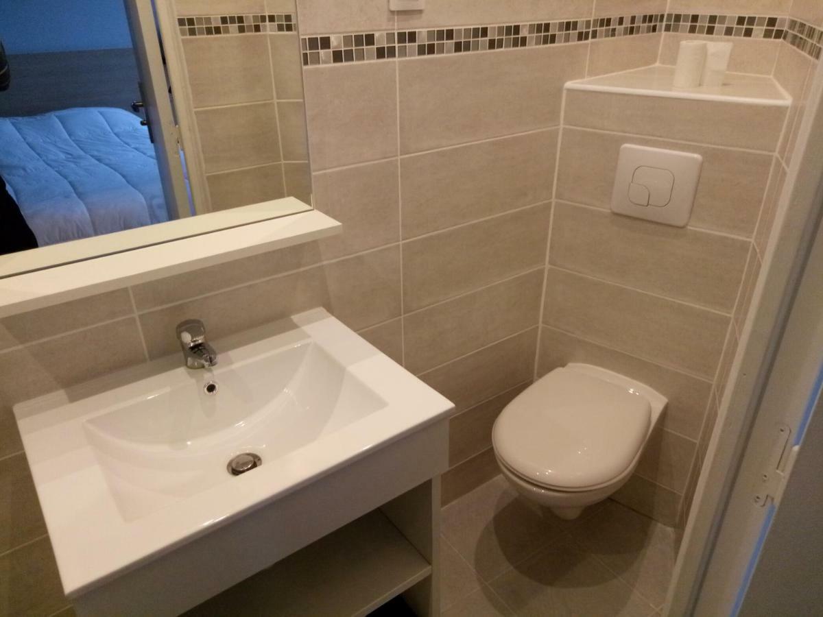 Single Room Private Bathroom