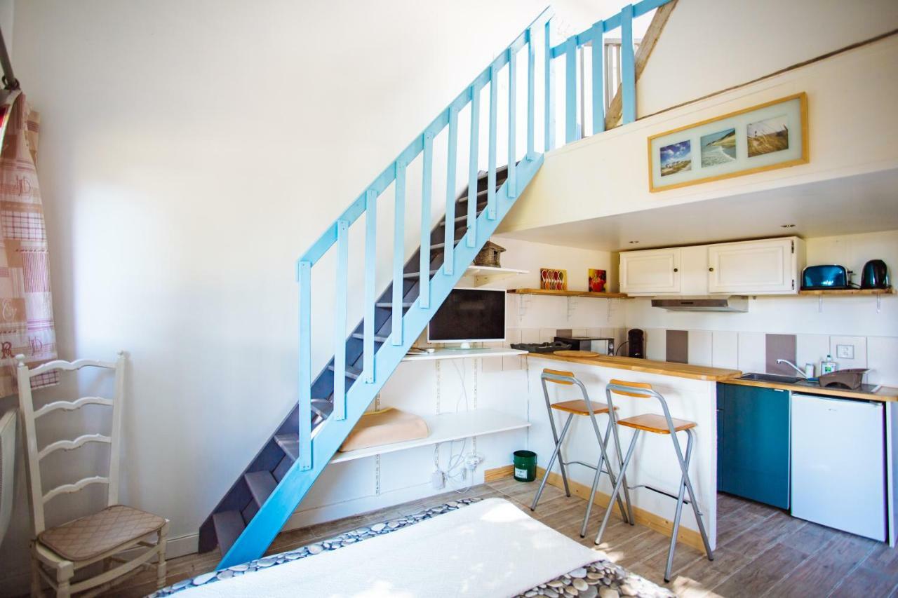 One-Bedroom House,863048990:JPEG