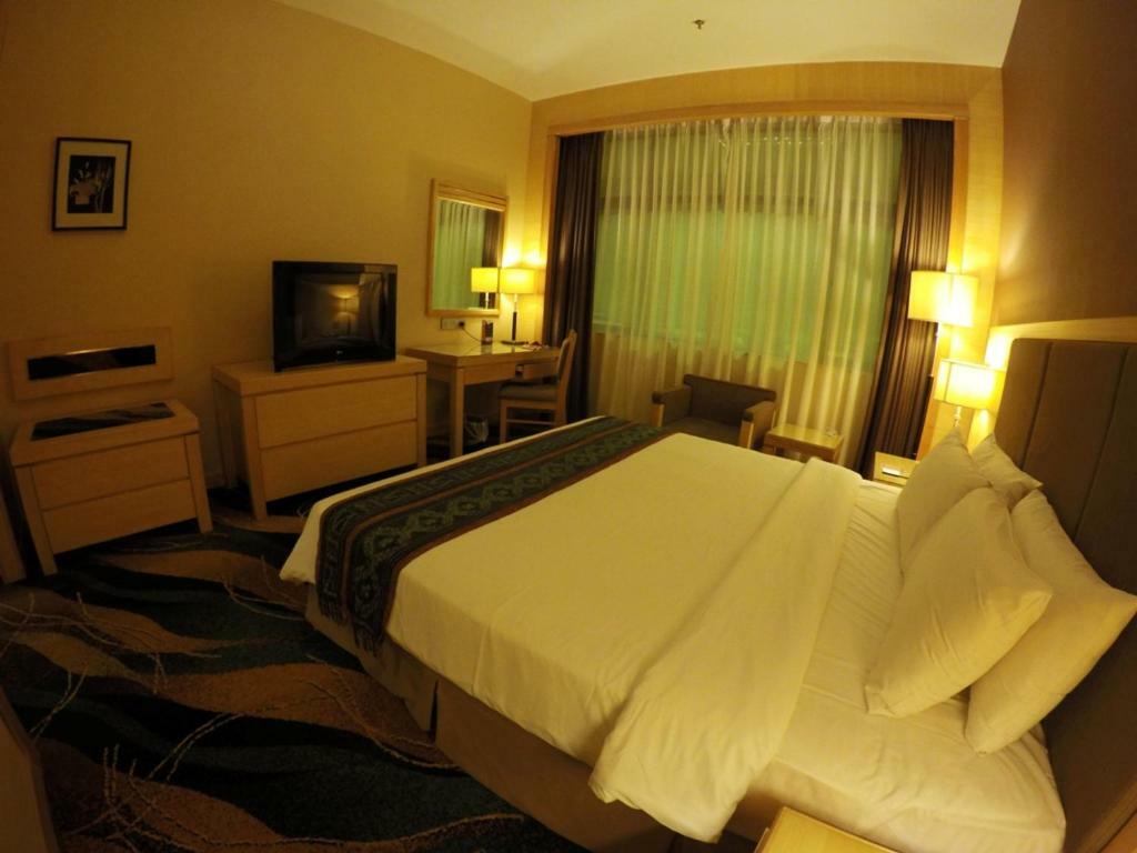 Standard King Room No Outside View