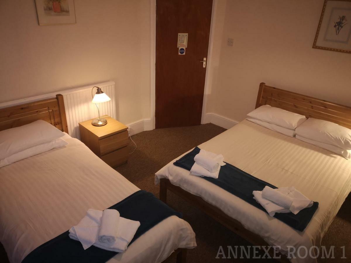 Quarto Família com Banheiro Compartilhado Anexo