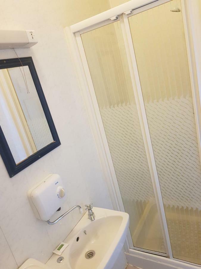 Triple Room Shower