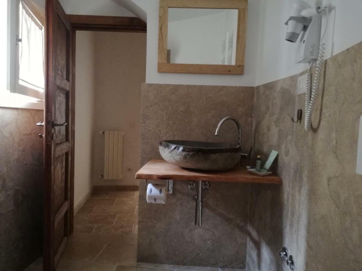 Budget Double Room,891486244:JPEG