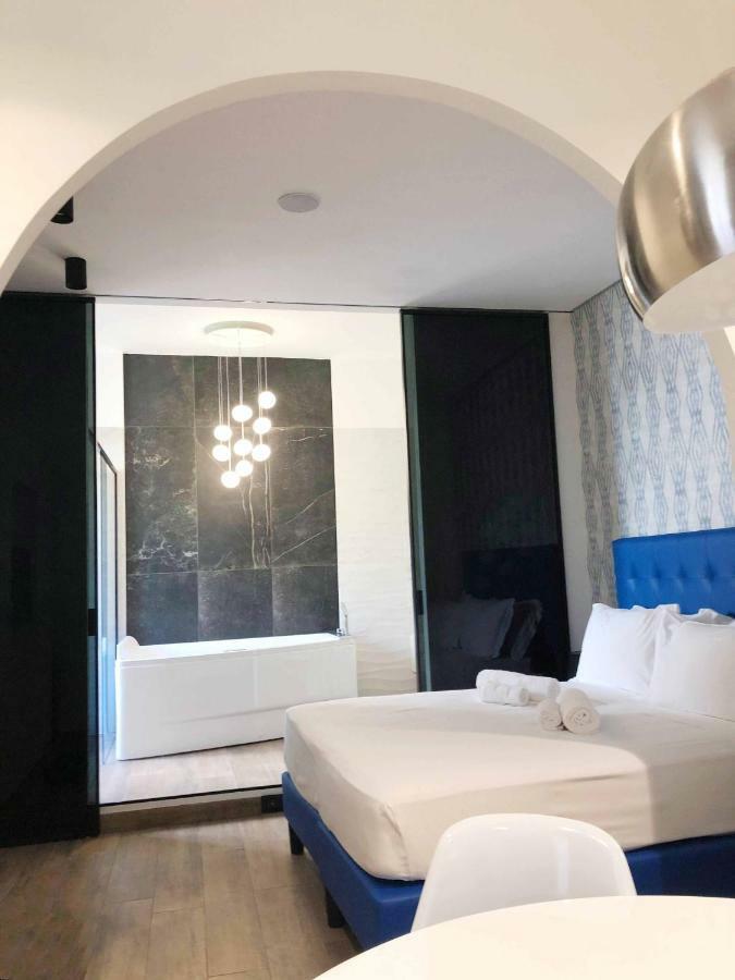 Deluxe Suite Spa Bath