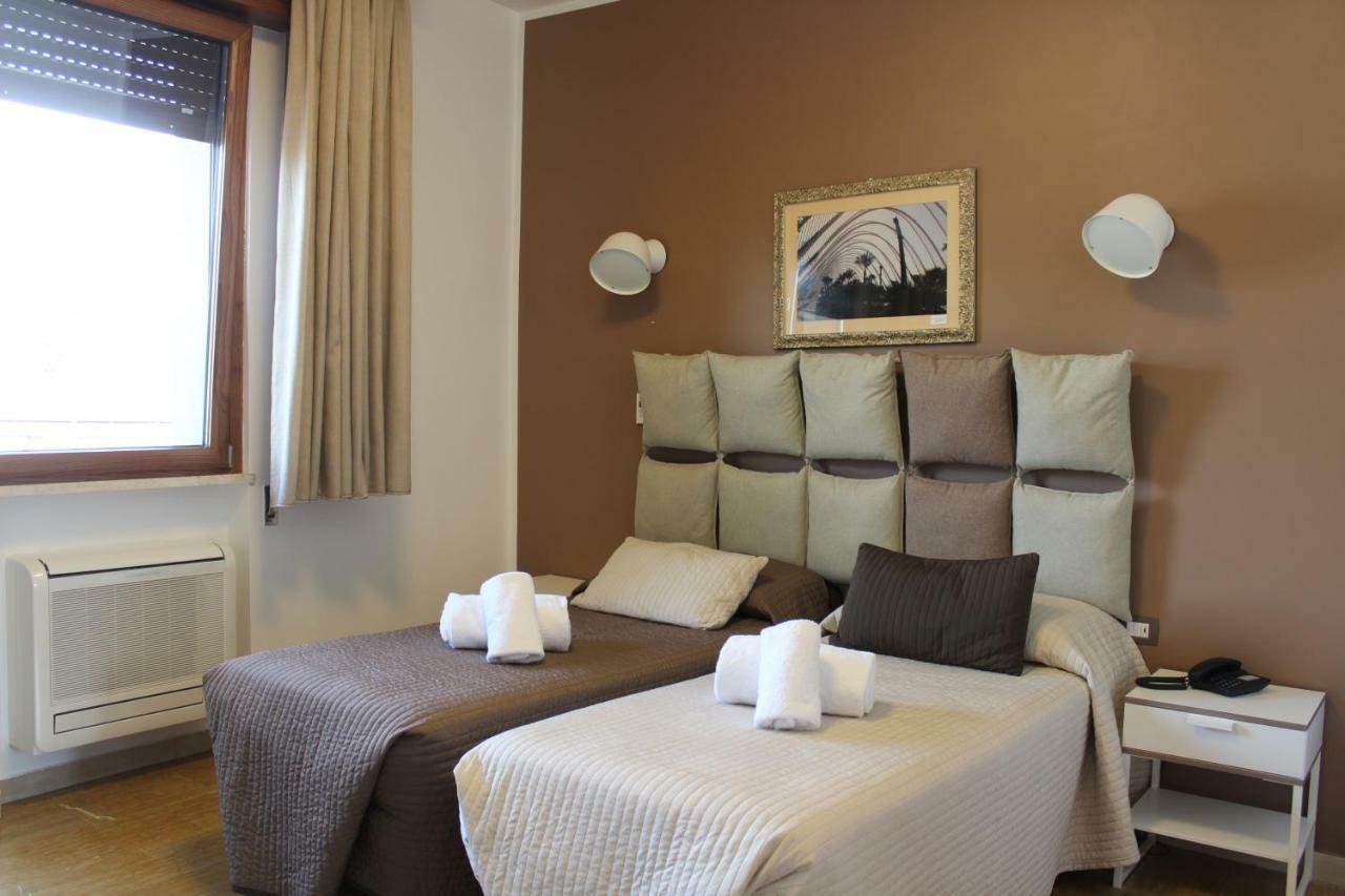 Doppel- oder Zweibettzimmer