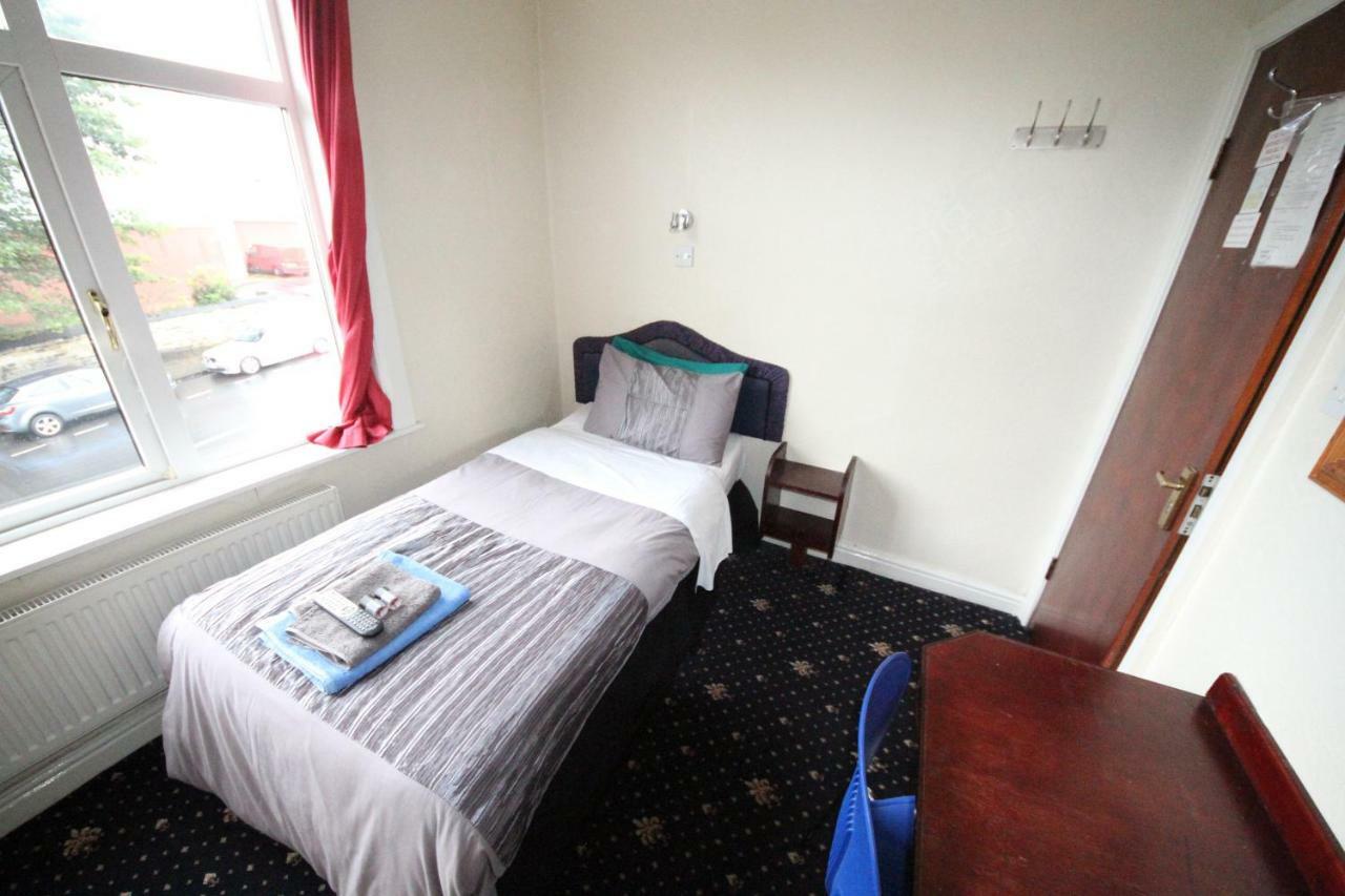 Single Room Shared Shower Toilet