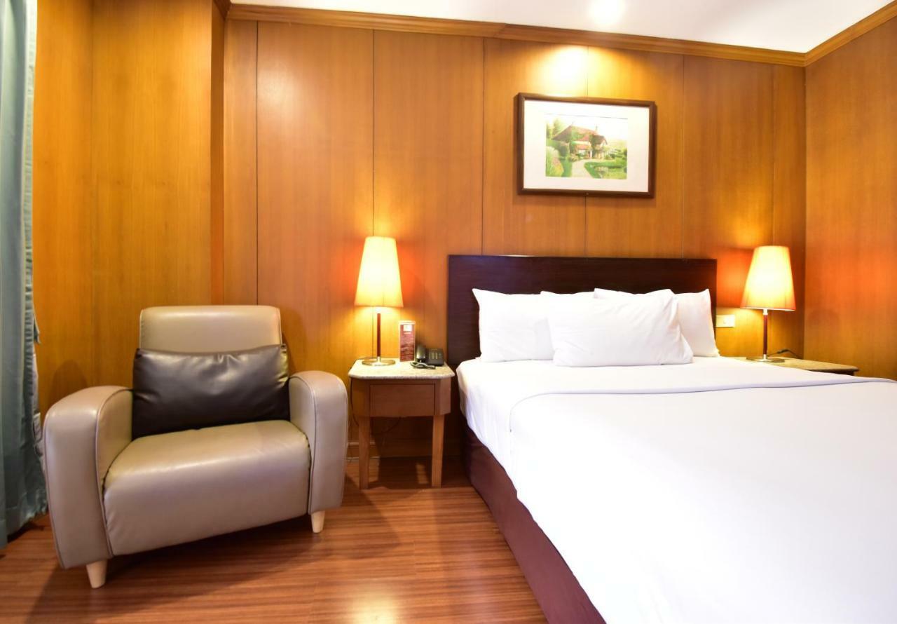 Standard Queen Room