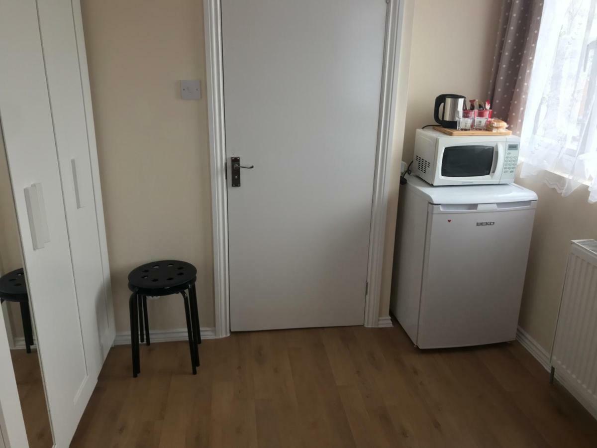 Deluxe Double Room Shower