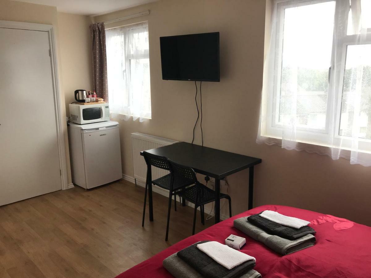 Deluxe Double Room Shower