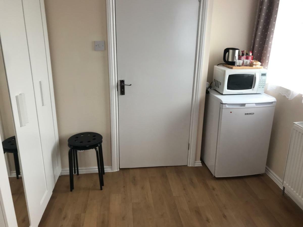 Deluxe Double Room Shower