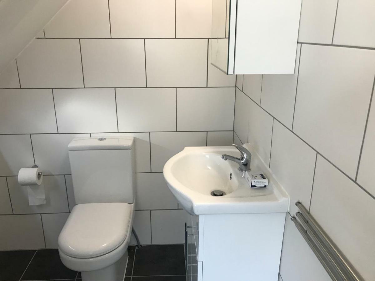 Deluxe Double Room Shower