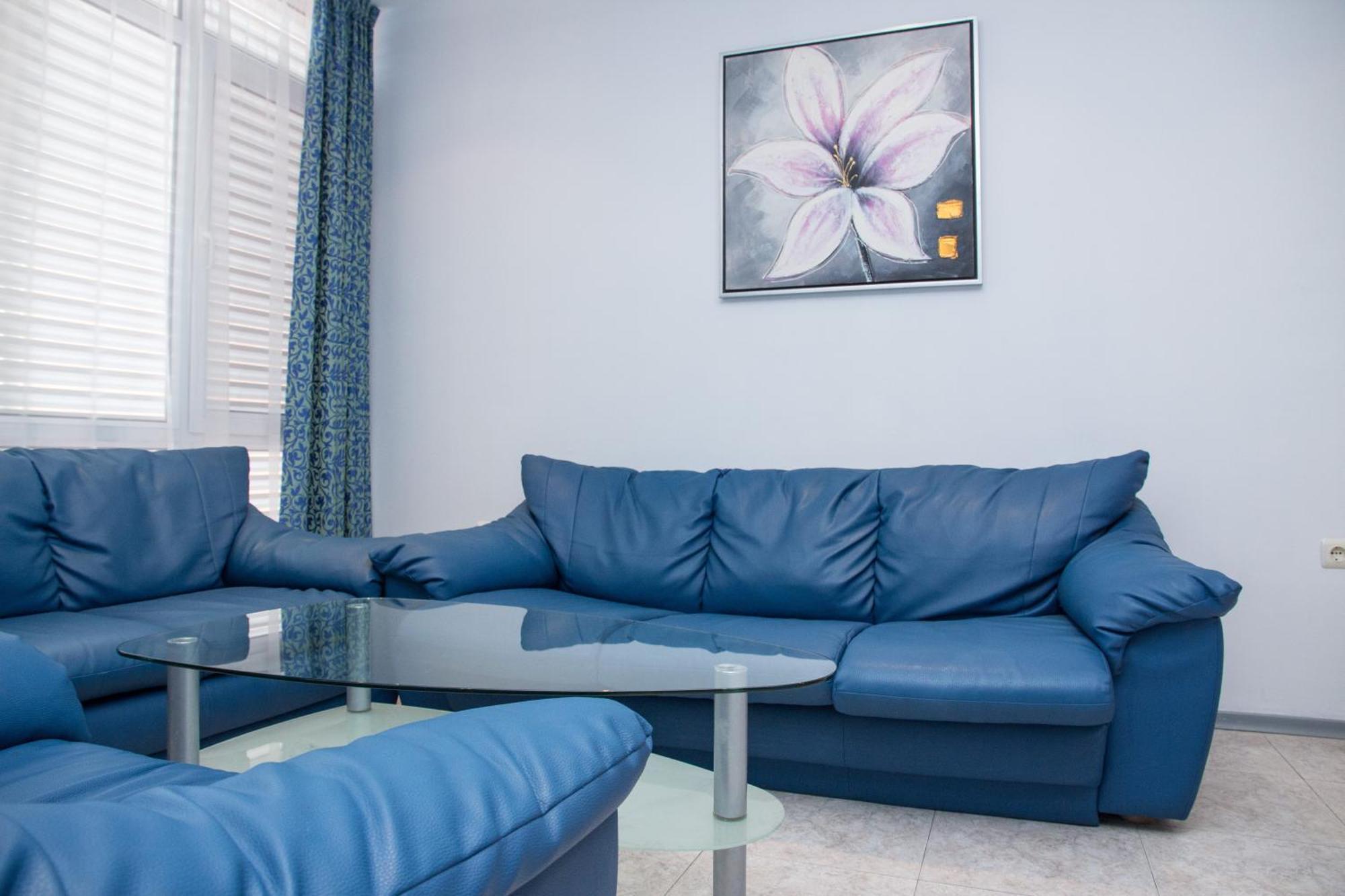 Deluxe Two-Bedroom Apartment