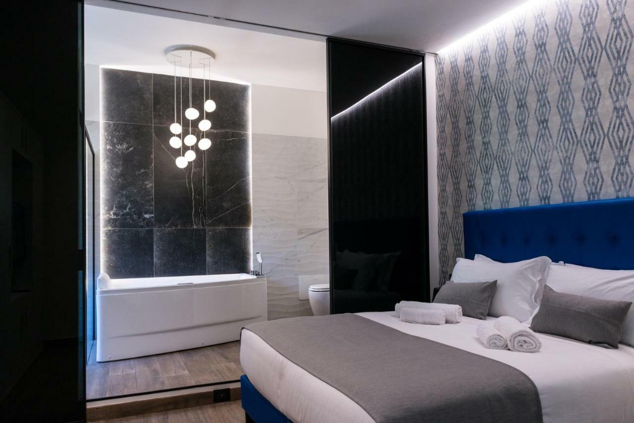 Deluxe Suite Spa Bath