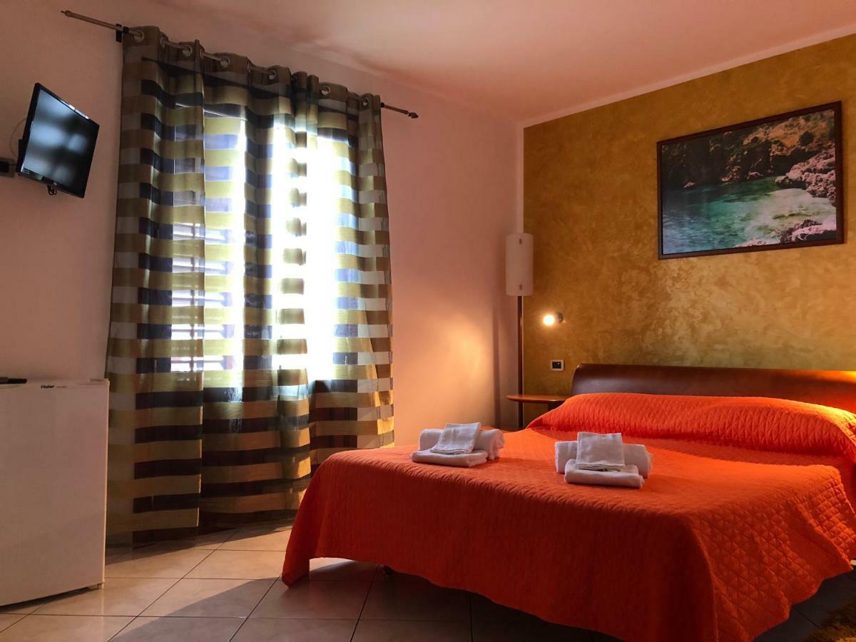 Deluxe Double Room Bath
