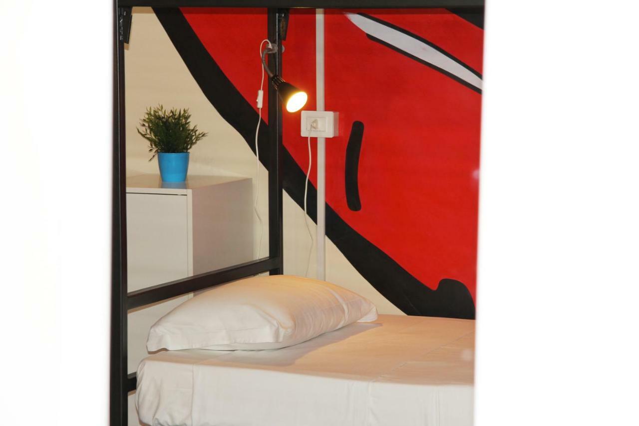 Lit Simple dans Dortoir pour Femmes