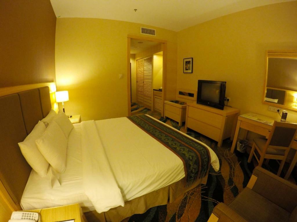 Standard King Room No Outside View