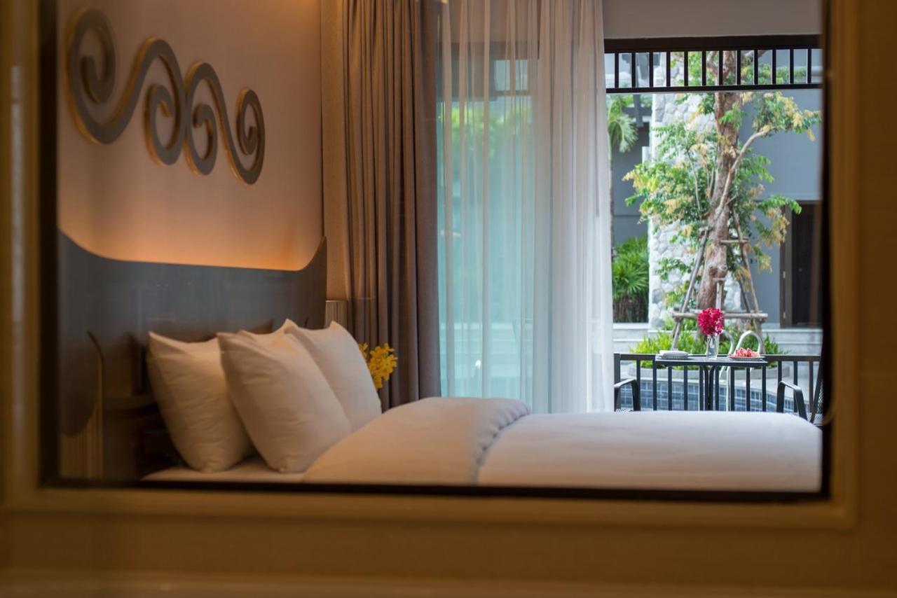 Deluxe Double or Twin Room Pool Access
