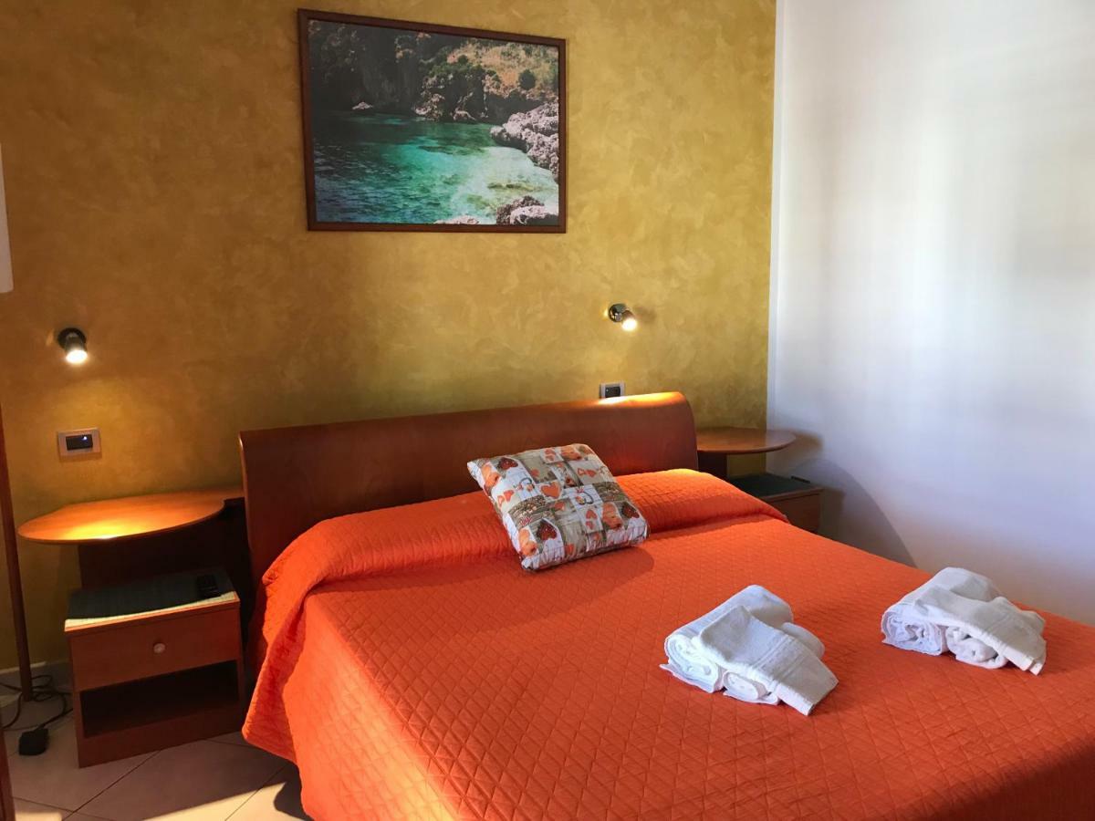 Deluxe Double Room Bath