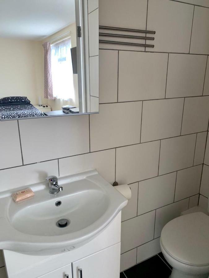 Deluxe Double Room Shower