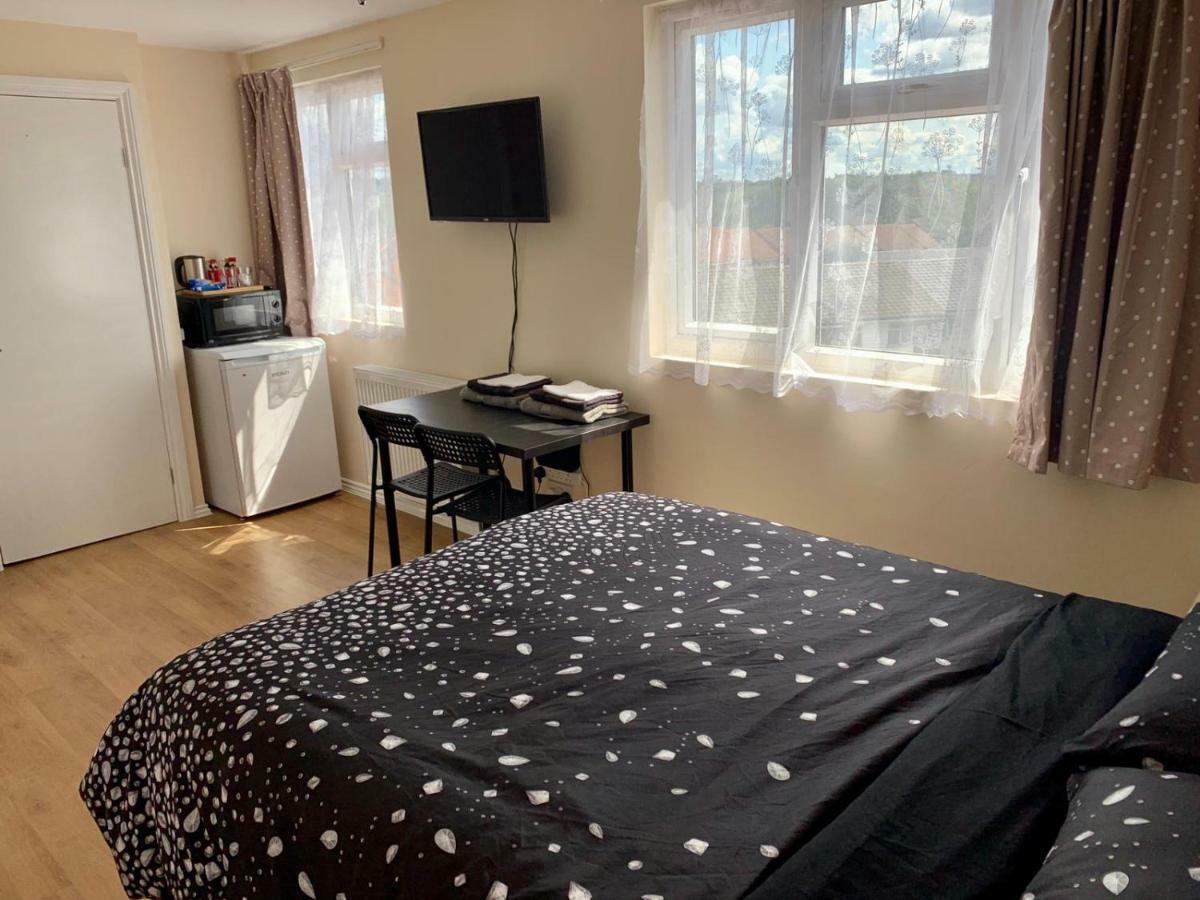 Deluxe Double Room Shower