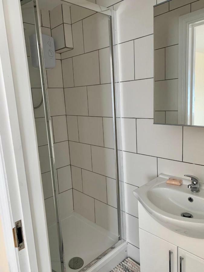 Deluxe Double Room Shower