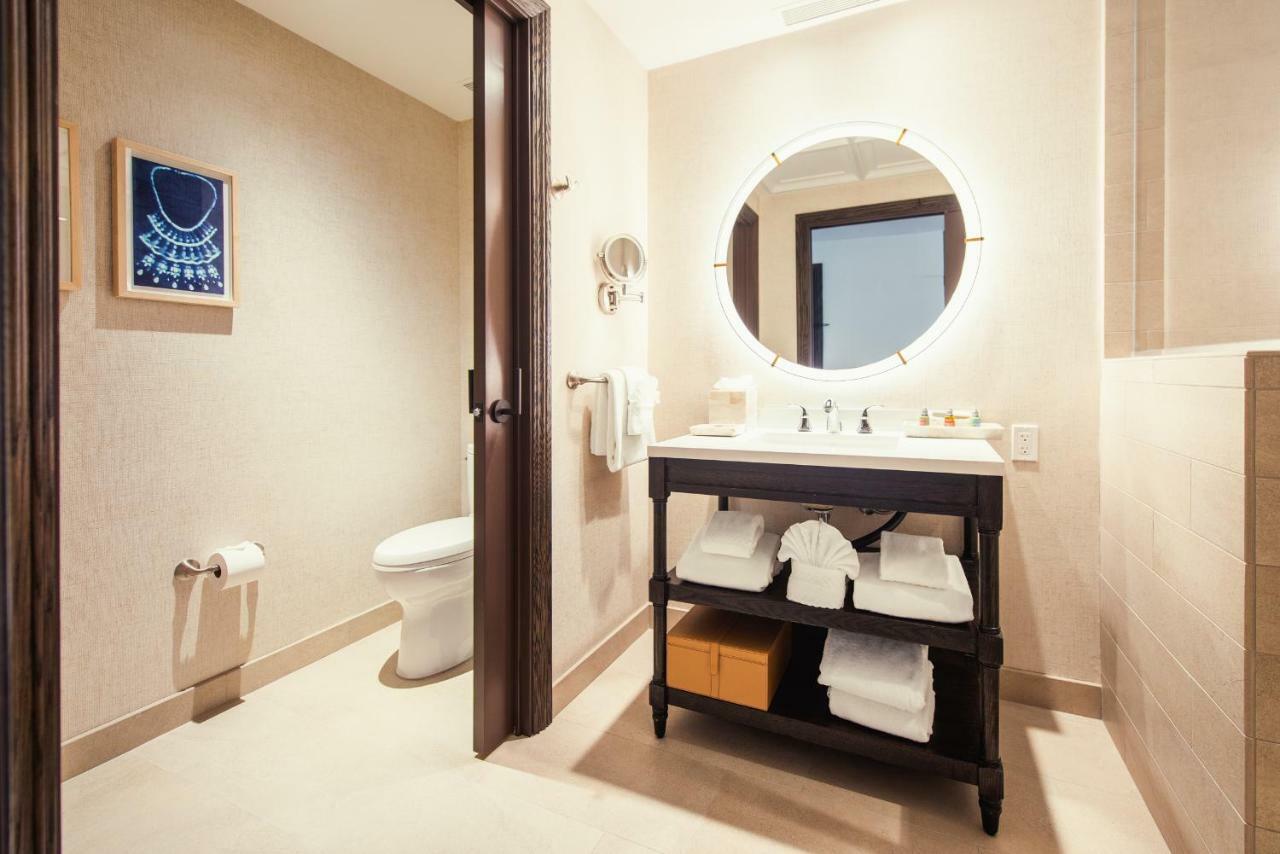 North Wing City King Room