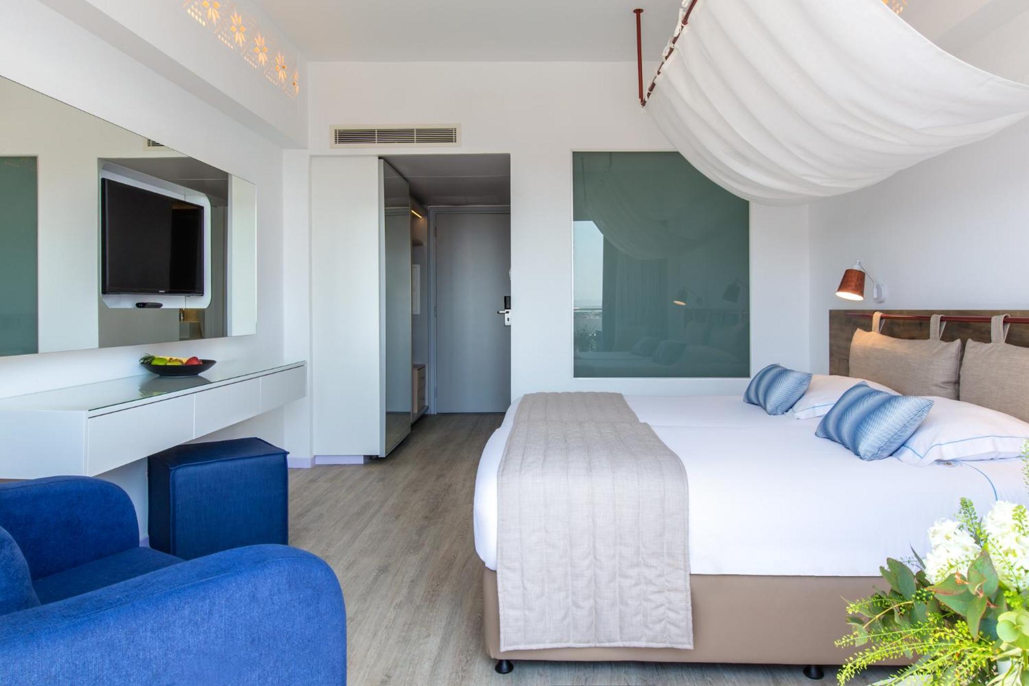 Superior Double or Twin Room Side Sea View