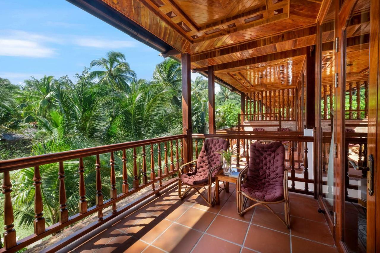 Deluxe Triple Room Partial Sea View