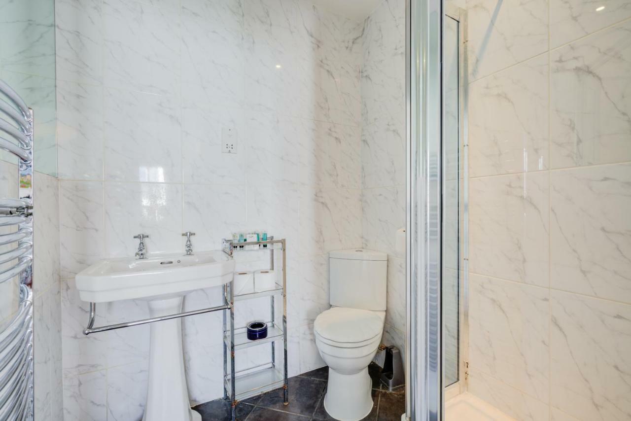 Double Room Private Bathroom