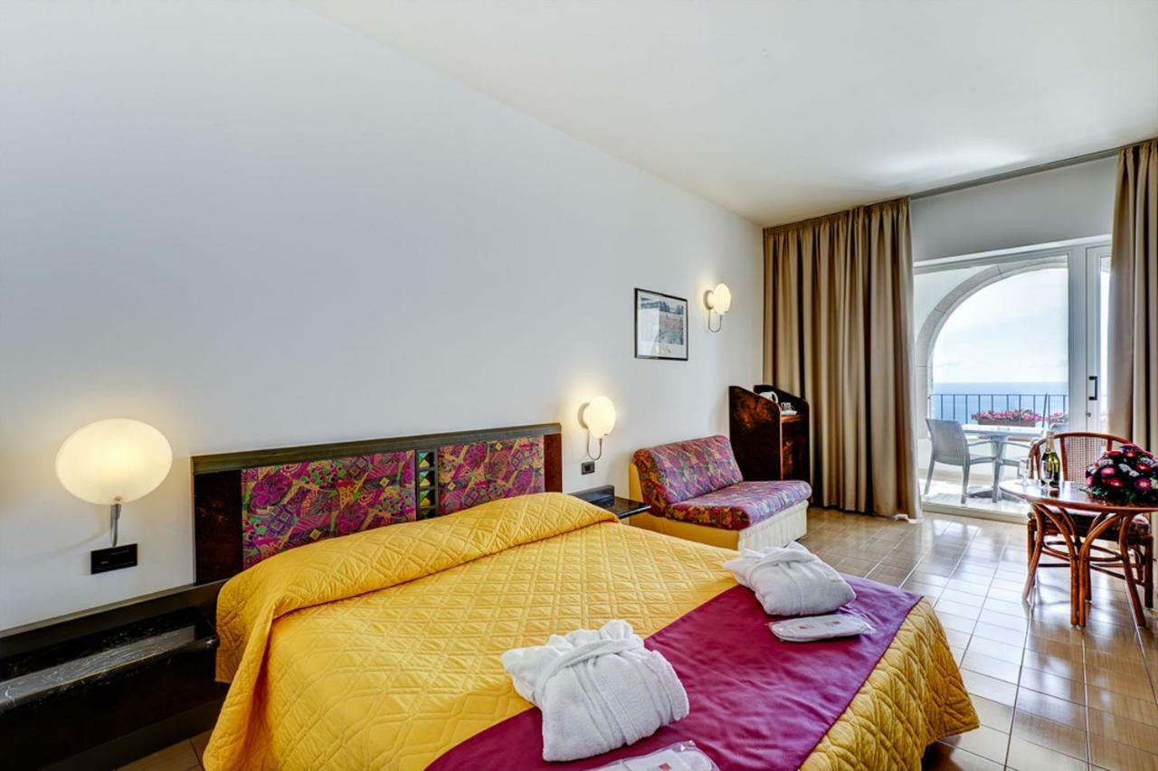 Habitación Doble con balcón y vistas al mar - 1 o 2 camas