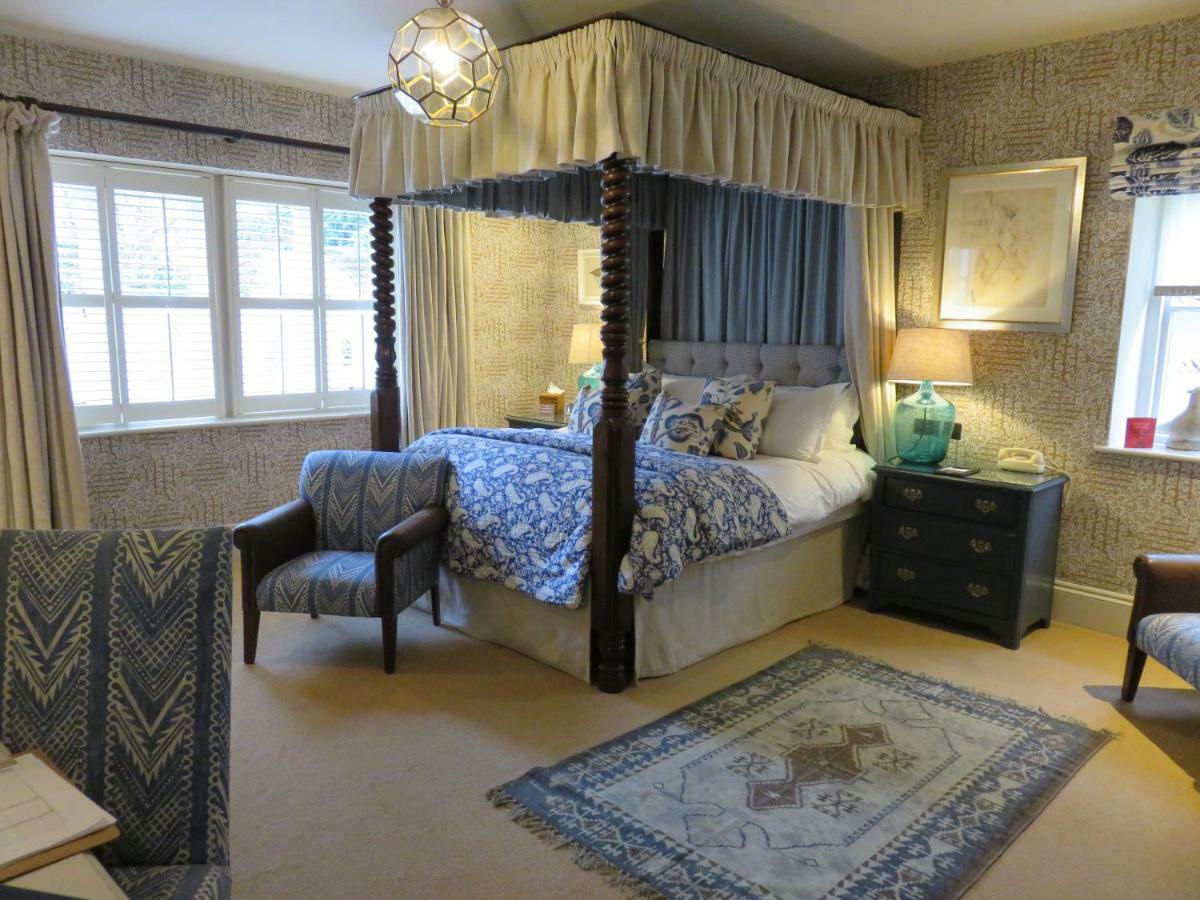 Deluxe Double Room Four Poster Bed,909972301:JPEG