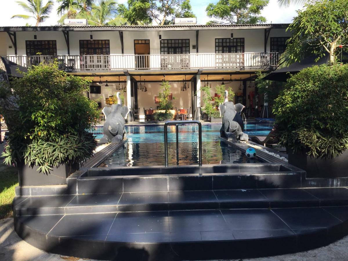 Superior Deluxe Cabana